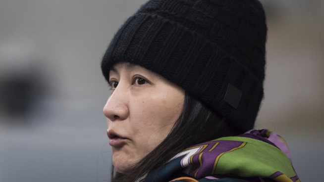 <p><b>KAUSJON:</b> Huawei-direktør Meng Wanzhou er løslatt mot kausjon, men hun har måttet levere fra seg passet sitt, hun får ikke lov til å oppholde seg utendørs på visse tidspunkter og hun skal GPS-spores og overvåkes døgnet rundt.</p>