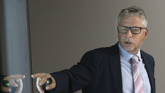 <p>Sjefanalytiker Erik Bruce i Nordea Markets tror ESB vil endre selvpålagt renteregel.</p>