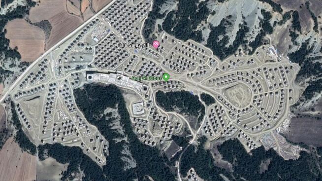 <p><b>I TYRKISK FJELLOMRÅDE</b>: Et satellittfoto viser størrelsen på Burj Al Babas-prosjektet.</p>