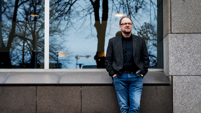 <p><b>– UAKSEPTABELT:</b> Olav Kasland, fagdirektør for bolig i Forbrukerrådet, reagerer kraftig på saken. DNB-meglerkontoret forsvarer fremgangsmåten, men refses for brudd på god meglerskikk i egen klagenemnd.</p>