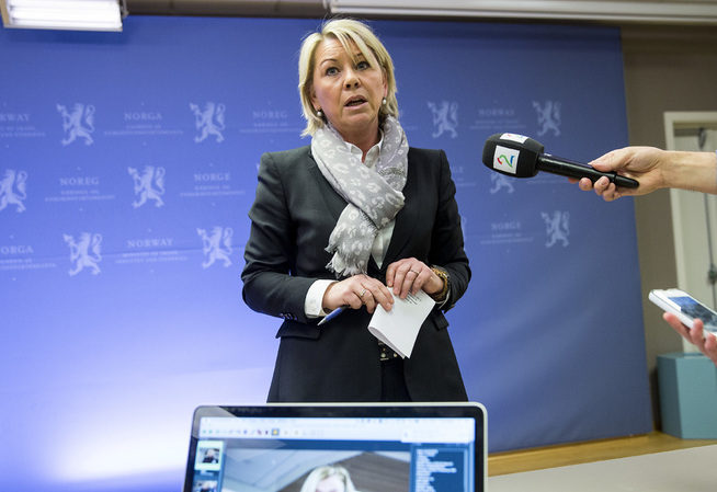  <b>VIL HA SVAR:</b>  Næringsminister Monica Mæland etter  møtet med styreleder Gunn Wærsted i  Telenor hvor de to diskuterte Vimpelcom-saken.  Foto: Tore Meek / NTB scanpix 