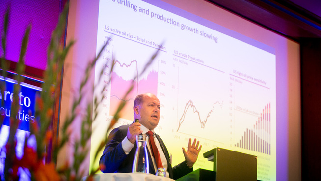 <p><b>OLJEOPTMIST:</b> Analytiker Trond Omdal på Pareto-konferansen.</p>