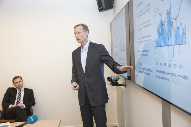 <p><b>HANDELSKRIG:</b> Seniorøkonom Kyrre Aamdal i DNB Markets (t.v.) sier at handelskrigen mellom USA og Kina skaper uro i verdensøkonomien. </p>