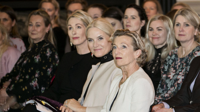 <p><b>NEW YORK 7. MARS:</b> Kronprinsesse Mette-Marit og Anita Krohn Traaseth i Innovasjon Norge var samlet ved Bryan Park for å kåre årets kvinnelige teknologigründer. </p>
