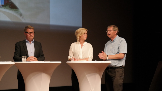 <p><b>I DEBATT OM BOLIGKRISEN I HOVEDSTADEN</b>: Fra venstre: Statssekretær Per-Willy Amundsen (Frp), Jette Christensen (Ap) og leder i boligprodusentenes forening, Per Jæger.</p>