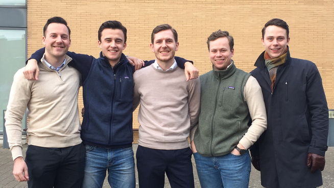 <p><b>NEST BEST:</b> ICMA Center, Henley Business School er studentlaget som har gjort det nest best etter tre handelsdager. Fra venstre Sjur Lorentzen, Jens Ferdinand Karvel, Anders Torsvik, Kristoffer Barth Skeie og Peter Bamrud. </p>