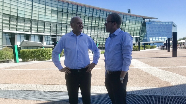 <p>VIL HA FØRINGER: Telenor-sjef Sigve Brekke og Abelia-topp Håkon Haugli håper at regjeringen kan komme tidlig på banen med blant annet etiske føringer for kunstig intelligens.</p>