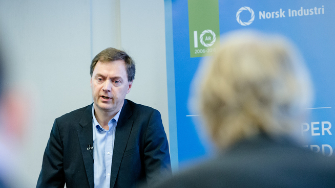 <p><b>HA NEDBEMANNINGER I BAKHODET:</b> Direktør Knut E. Sunde i Norsk Industri presenterer ferske prognoser tidligere i år.<br/></p>