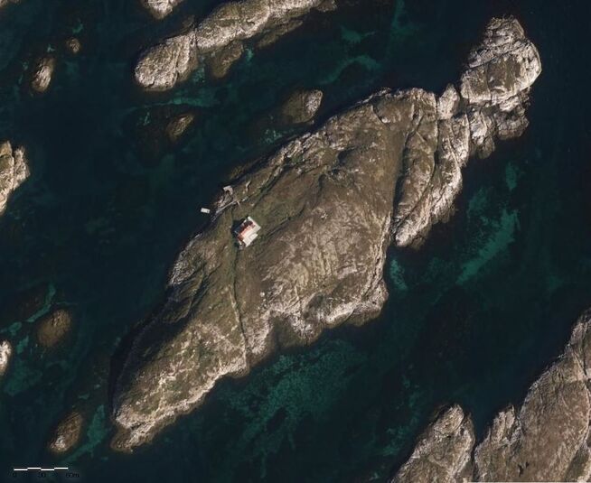 <p><b>FØLGER MED:</b> Flere av eiendommene rundt er inkludert i salget. </p>