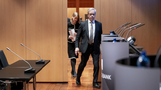 <p><b>RENTEBESLUTNING:</b> Sentralbanksjef Øystein Olsen gjør rede for hovedstyrets rentebeslutning torsdag morgen.</p>