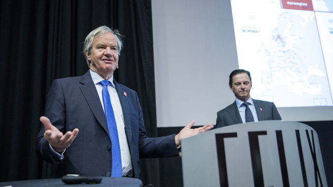 <p><b>DYR AVGANG:</b> Tidligere finansdirektør Frode Foss (t.h.) sin plutselige avgang fra Norwegian-ledelsen tidligere denne måneden sendte aksjekursen markant ned. Her er han avbildet med konsernsjefen selv, Bjørn Kjos. Aksjen har nylig ligget på sitt laveste siden høsten 2014.</p>