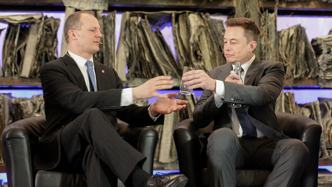 <p><b>BESØKTE OSLO:</b> Elon Musk i Norge. Her med samferdselsminister Ketil Solvik-Olsen.</p>