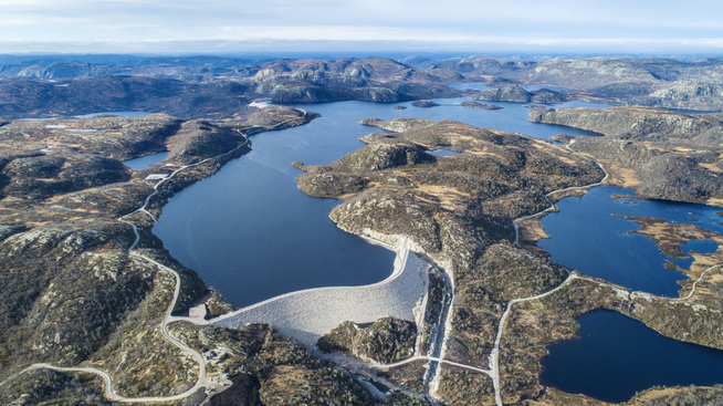 <p><b>STORE INNTEKTER:</b> De høye strømprisene i fjerde kvartal styrket inntektene for flere av landets største kraftprodusenter. Dette er dammen Skjerka i Åseral i Vest-Agder.</p>