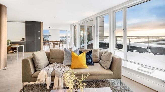 <p><b>LUKSUS:</b> Interiørbilde fra penthouseleiligheten til Aas som nå skal selges.</p>