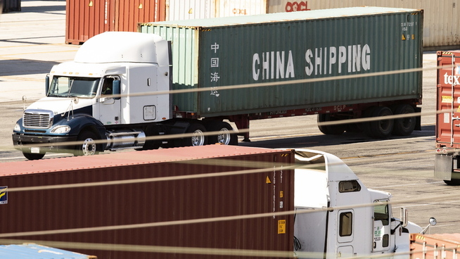 <p><b>HANDEL:</b> Containere merket China Shipping på havnen i Los Angeles i USA. Handelskrigen mellom Kina og USA har eskalert den siste måneden.</p>