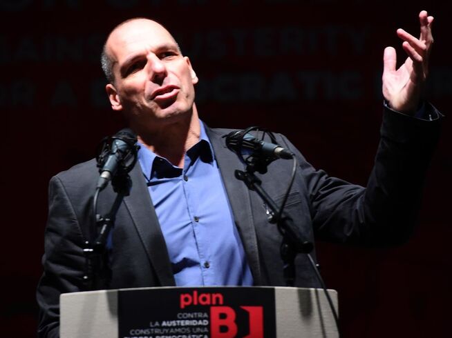 <p>ØNSKER BORGERLØNN: Hellas' tidligere finansminister Yanis Varoufakis støtter forslaget om å innføre borgerlønn i Sveits.</p>