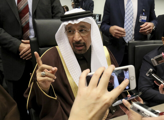  <p><b>IMPORTANT MØTE:</b> The oil price has risen a lot Wednesday, på rumors that the Opec countries would agree on å cut oil production. This is Saudi Arabia's oil minister Khalid Al-Falih.</p> 