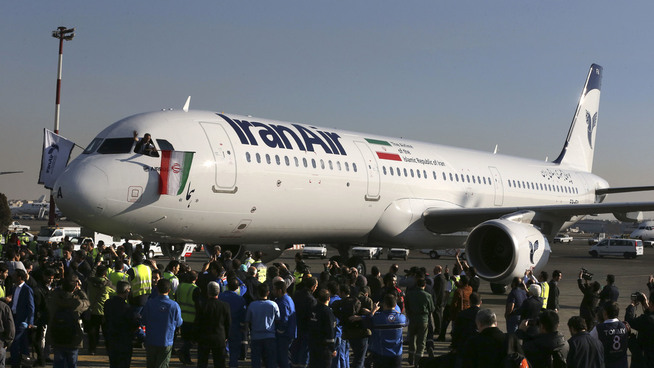 <p><b>UTSATT:</b> Airbus er blant selskapene som kan bli rammet av Iran-sanksjonene. Her et fly selskapet har levert til Iran Air.</p>