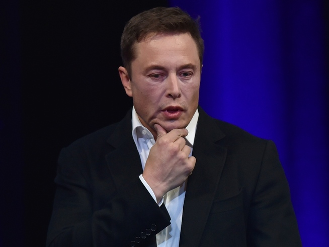 <p><b>TUNG DAG:</b> Tesla-sjefen tar ikke lett på oppsigelsen av flere tusen ansatte.</p>
