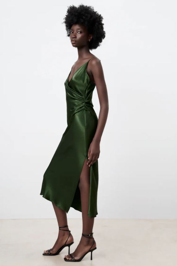 Drapert, grønn kjole