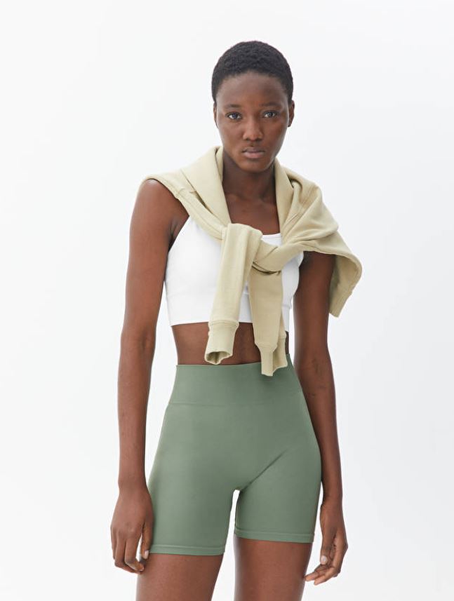Grønn, sømløs shorts