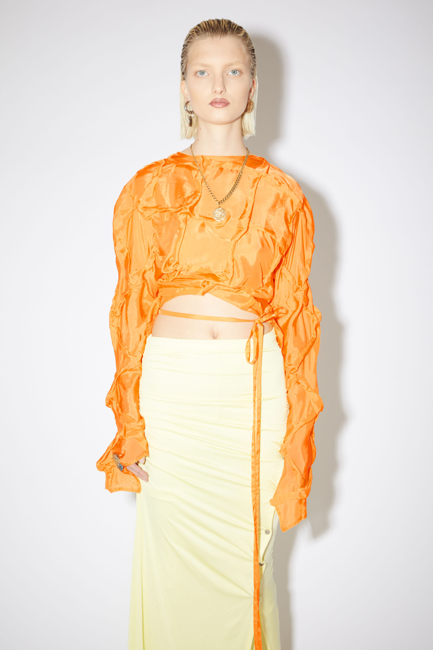 Solgul topp fra Acne Studios