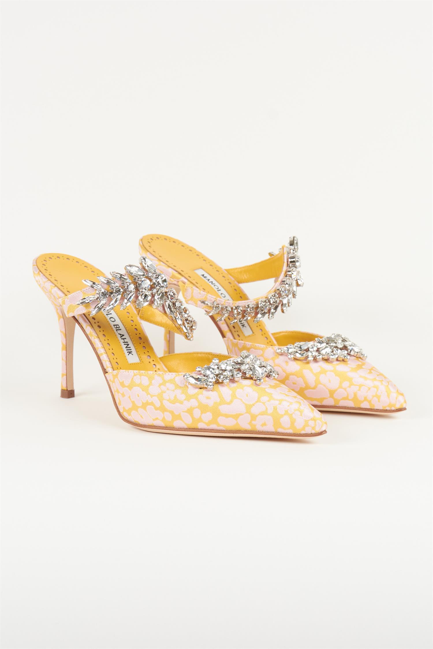 Iøynefallende Manolo Blahnik-sko