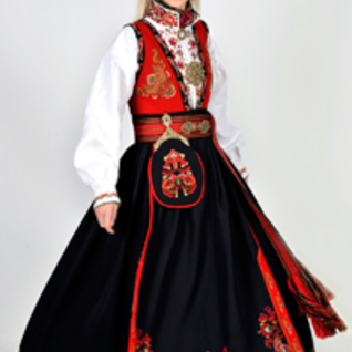 Løkenbunad historie