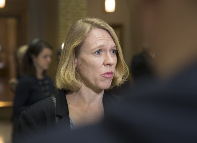 <p>MÅ HANDLE: Anniken Huitfeldt (Ap) mener Norge bør stille seg bak kravet til de andre europeiske landene.</p>