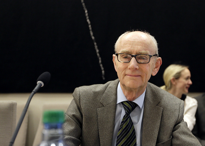<p>PROFESSOR: Jan Fridthjof Bernt ved Universitetet i Bergen. </p>