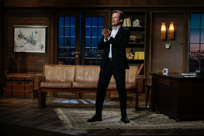 <p>SHOW: Almaas i første program av «Praktisk info med Jon Almaas». Foto: Martin Østby/TVNorge</p>