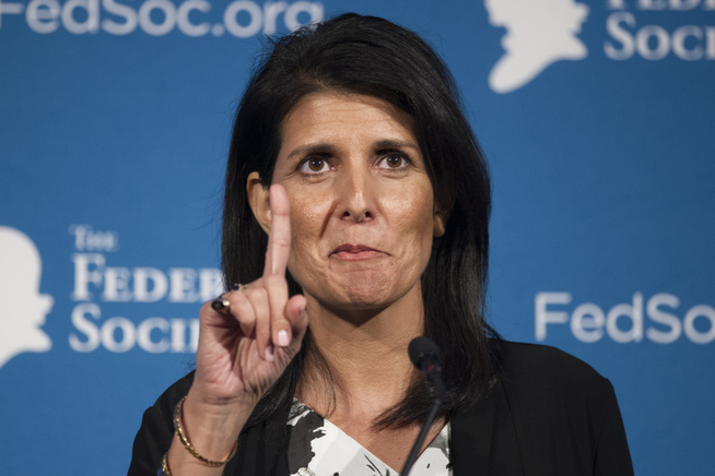 <p>AMERIKANSK-INDISK: Nikki Haley er en av to kvinner som er utnevnt til Trumps administrasjon. FOTO: CLIFF OWEN / AP</p>