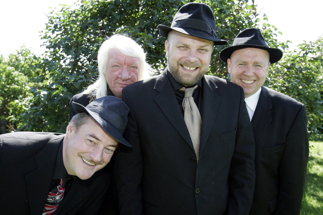 <p>VAZELINA BILOPPHØGGERS: F.v. Eldar Vågan, Arnulf Paulsen, Kjetil Foseid og Jan Einar Johnsen. Bildet er tatt i 2007, da Foseid hadde tatt over som vokalist etter Viggo Sandvik.</p>