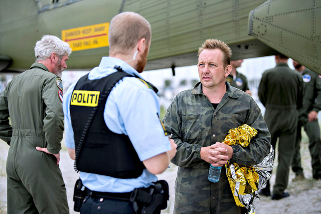 <p>DRAPSSIKTET: Den kjente danske oppfinneren Peter Madsen ble fredag siktet for drap på en savnet svensk kvinne. Madsen nekter skyld for drapssiktelsen. Bildet er tatt etter at han ble reddet i land.</p>