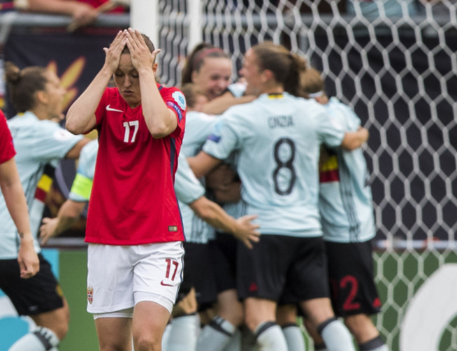 <p>TUNGE DAGER: Kristine Minde og de norske spillerne fikk et brutalt møte med Belgia sist torsdag. Foto: BERIT ROALD, NTB SCANPIX</p>