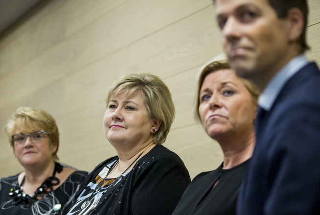 <p>KRISEFORLIKET: Trine Skei Grande på pressekonferanse med statsminister Erna Solberg (H), finansminister Siv Jensen (Frp) og KrF-leder Knut Arild Hareide hvor de presenterte budsjettenigheten for 2017-budsjettet 3. desember.</p>