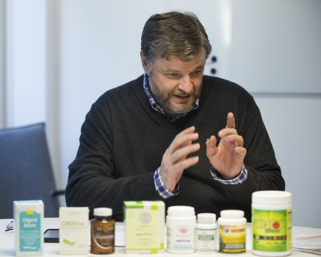 <p>BEKYMRET: Overlege Steinar Madsen tror Norge vil sette enda en rekord i legemiddelmangel i 2017</p>