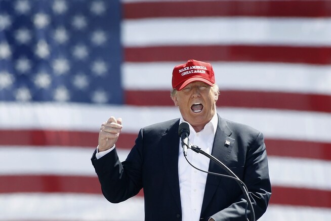 <p>KANDIDAT: Donald Trump under lørdagens valgmøte i Fountain Hills, Arizona.</p>