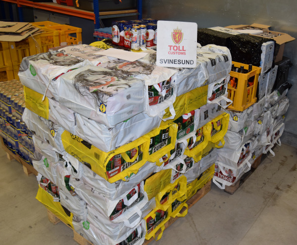<p>TRE PÅ EN DAG: 16 juli i år tok tollerne ved Svinesund tre semitrailere/varebiler fra Øst-Europa. Samlet fant de 2020 liter alkohol, hvor det meste var øl.</p>
