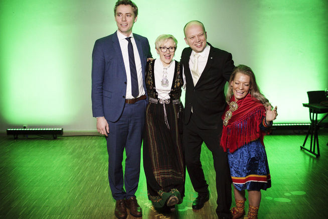 <p>SAMLING I SENTRUM: Liv Signe Navarsete, Ola Borten Moe, Trygve Slagsvold Vedum og Sandra Borch. Foto: Therese Alice Sanne, VG</p>