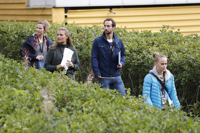 <p>POLITIARBEID: Sivilt kledd politi gjennomførte rundspørring i nabolaget frem til omkring klokken 15.30 onsdag.</p>