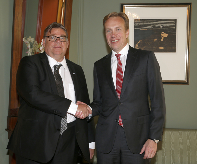 <p>SANNFINNE: Utenriksminister Børge Brende (H) t.h. møter sin nye finske kollega Timo Soini i Oslo i 2015. Timo Soini er leder og en av stifterne av partiet Sannfinnene.</p>