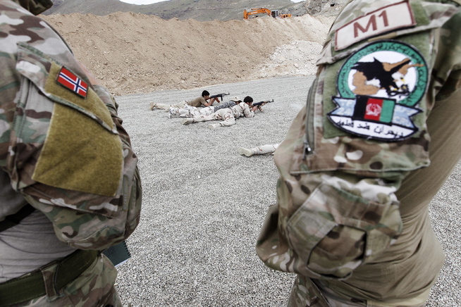 <p>TETT SAMARBEID: Norske spesialsoldater under opptrening av sine afghanske kolleger i Kabul. Gjennom flere år har de to miljøene jobbet tett sammen.</p>