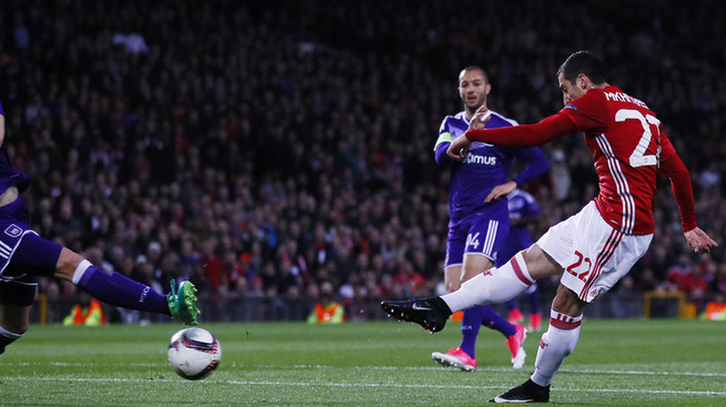 <p>SCORET DET FØRSTE: Henrikh Mkhitaryan sørger for ledelse til Manchester United etter ti minutter.</p>