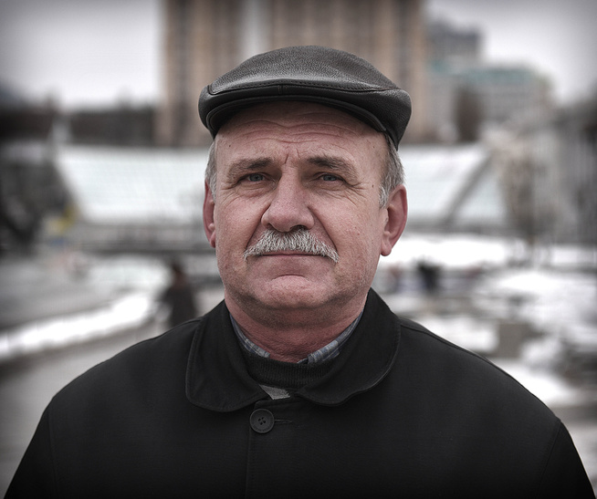 <p>FRYKTER FOR UKRAINA: Mikael sto selv her på Maidanplassen da demonstrasjonene startet for tre år siden, som var bakteppet til krigen i øst. Nå frykter han landet går en enda verre skjebne i møte. Foto: HARALD HENDEN, VG</p>