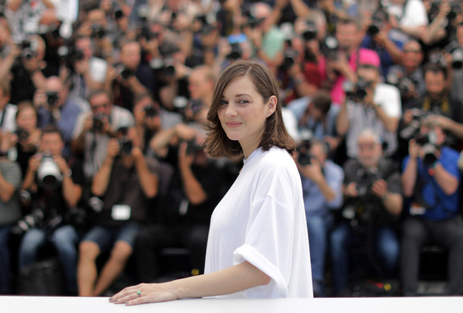 <p>FRONTER ÅPNINGSFILMEN: Den franske superstjernen Marion Cotillard spiller en av de to kvinnelige hovedrollene i «Ismaels spøkelse».</p>