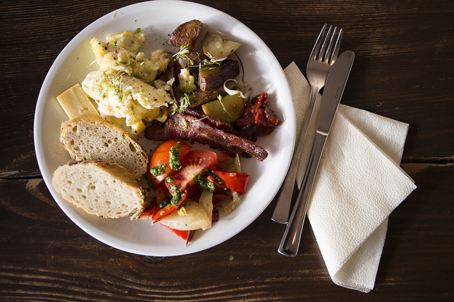 <p>Nyt en stor og mettende frokost på hotellet før du reiser hjem.</p>