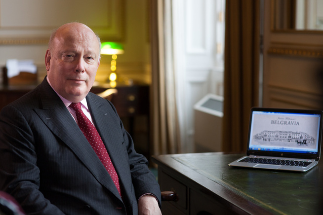 <p>«GANSKE TROLIG»: Mannen bak «Downton Abbey», Julian Fellowes har stor tro på at den populære TV-serien kan bli film.</p>