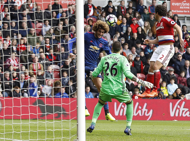 <p>1-0: Marouane Fellaini og krøllene hans sendte Manchester United i føringen.</p>