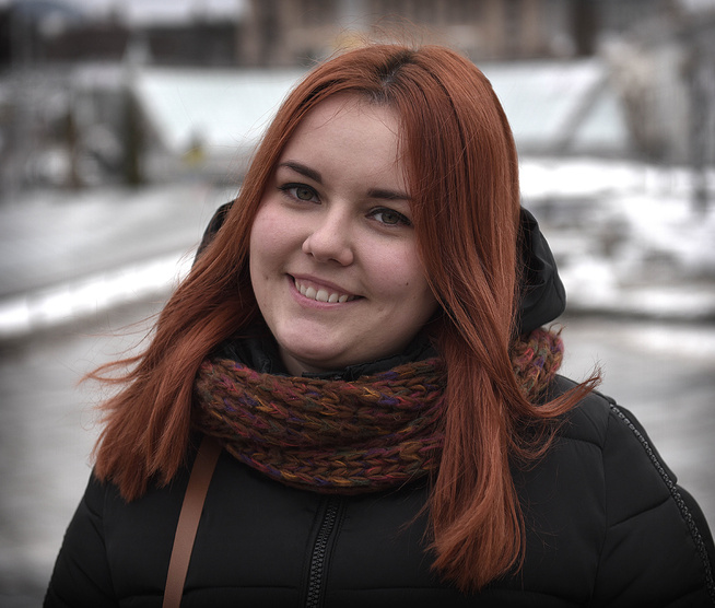 <p>REDD FOR TRUMP: Trump er veldig farlig for Ukraina, fordi det kan bety at USA nå vil støtte Russland i Ukraina-konflikten, mener Ines (22) på Maidanplassen i Kiev. Foto: HARALD HENDEN, VG</p>